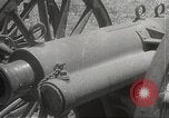 Standbild Amerikanische Rüstungsgüter die durch japanische in Philippinen Philippinen, 1942, aus Sekunde 25 historischem Filmmaterial Videoclip 65675062378