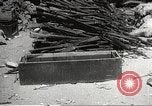 Standbild Amerikanische Rüstungsgüter die durch japanische in Philippinen Philippinen, 1942, aus Sekunde 45 historischem Filmmaterial Videoclip 65675062378