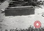 Standbild Amerikanische Rüstungsgüter die durch japanische in Philippinen Philippinen, 1942, aus Sekunde 46 historischem Filmmaterial Videoclip 65675062378