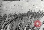 Standbild Amerikanische Rüstungsgüter die durch japanische in Philippinen Philippinen, 1942, aus Sekunde 48 historischem Filmmaterial Videoclip 65675062378