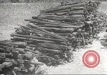 Standbild Amerikanische Rüstungsgüter die durch japanische in Philippinen Philippinen, 1942, aus Sekunde 51 historischem Filmmaterial Videoclip 65675062378