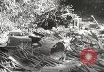 Standbild Amerikanische Rüstungsgüter die durch japanische in Philippinen Philippinen, 1942, aus Sekunde 55 historischem Filmmaterial Videoclip 65675062378