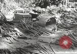 Standbild Amerikanische Rüstungsgüter die durch japanische in Philippinen Philippinen, 1942, aus Sekunde 56 historischem Filmmaterial Videoclip 65675062378