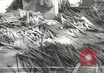Standbild Amerikanische Rüstungsgüter die durch japanische in Philippinen Philippinen, 1942, aus Sekunde 58 historischem Filmmaterial Videoclip 65675062378