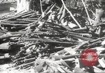 Standbild Amerikanische Rüstungsgüter die durch japanische in Philippinen Philippinen, 1942, aus Sekunde 59 historischem Filmmaterial Videoclip 65675062378