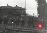 Standbild Feier japanischer Soldaten Philippinen, 1942, aus Sekunde 18 historischem Filmmaterial Videoclip 65675062392