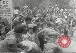Standbild Feier japanischer Soldaten Philippinen, 1942, aus Sekunde 43 historischem Filmmaterial Videoclip 65675062392