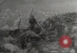 Standbild Feier japanischer Soldaten Philippinen, 1942, aus Sekunde 45 historischem Filmmaterial Videoclip 65675062392
