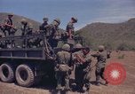 Standbild 101st Airborne Division Vietnam, 1965, aus Sekunde 15 historischem Filmmaterial Videoclip 65675062449