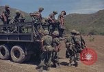 Standbild 101st Airborne Division Vietnam, 1965, aus Sekunde 20 historischem Filmmaterial Videoclip 65675062449