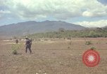 Standbild 101st Airborne Division Vietnam, 1965, aus Sekunde 31 historischem Filmmaterial Videoclip 65675062449