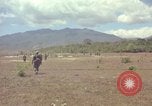 Standbild 101st Airborne Division Vietnam, 1965, aus Sekunde 32 historischem Filmmaterial Videoclip 65675062449