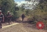 Standbild 101st Airborne Division Vietnam, 1965, aus Sekunde 61 historischem Filmmaterial Videoclip 65675062449