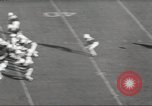 Standbild Fußballspiel Chicago Illinois USA, 1963, aus Sekunde 16 historischem Filmmaterial Videoclip 65675062496