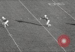 Standbild Fußballspiel Chicago Illinois USA, 1963, aus Sekunde 17 historischem Filmmaterial Videoclip 65675062496