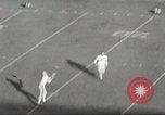 Standbild Fußballspiel Chicago Illinois USA, 1963, aus Sekunde 21 historischem Filmmaterial Videoclip 65675062496