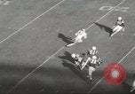 Standbild Fußballspiel Chicago Illinois USA, 1963, aus Sekunde 23 historischem Filmmaterial Videoclip 65675062496