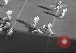 Standbild Fußballspiel Chicago Illinois USA, 1963, aus Sekunde 26 historischem Filmmaterial Videoclip 65675062496