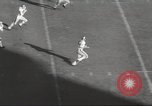 Standbild Fußballspiel Chicago Illinois USA, 1963, aus Sekunde 28 historischem Filmmaterial Videoclip 65675062496