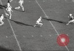 Standbild Fußballspiel Chicago Illinois USA, 1963, aus Sekunde 29 historischem Filmmaterial Videoclip 65675062496