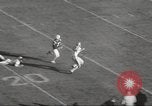 Standbild Fußballspiel Chicago Illinois USA, 1963, aus Sekunde 33 historischem Filmmaterial Videoclip 65675062496