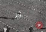 Standbild Fußballspiel Chicago Illinois USA, 1963, aus Sekunde 34 historischem Filmmaterial Videoclip 65675062496