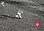 Standbild Fußballspiel Chicago Illinois USA, 1963, aus Sekunde 36 historischem Filmmaterial Videoclip 65675062496