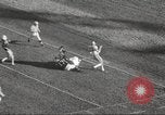 Standbild Fußballspiel Chicago Illinois USA, 1963, aus Sekunde 37 historischem Filmmaterial Videoclip 65675062496