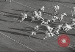 Standbild Fußballspiel Chicago Illinois USA, 1963, aus Sekunde 49 historischem Filmmaterial Videoclip 65675062496