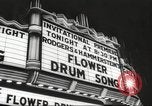 Standbild film Premier Los Angeles California USA, 1961, aus Sekunde 12 historischem Filmmaterial Videoclip 65675062501