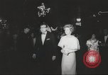 Standbild film Premier Los Angeles California USA, 1961, aus Sekunde 58 historischem Filmmaterial Videoclip 65675062501