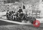 Image Les enfants voyagent sur le train tiré par petite locomotive Waltham Massachusetts USA, 1932, de la seconde 18 séquences d'archives historiques vidéo 65675062519