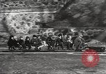 Image Les enfants voyagent sur le train tiré par petite locomotive Waltham Massachusetts USA, 1932, de la seconde 26 séquences d'archives historiques vidéo 65675062519