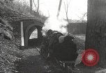 Image Les enfants voyagent sur le train tiré par petite locomotive Waltham Massachusetts USA, 1932, de la seconde 32 séquences d'archives historiques vidéo 65675062519