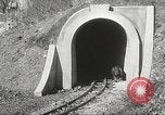 Image Les enfants voyagent sur le train tiré par petite locomotive Waltham Massachusetts USA, 1932, de la seconde 35 séquences d'archives historiques vidéo 65675062519