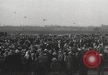 Standbild Tauben freigegeben Jackson Heights Long Island New York USA, 1932, aus Sekunde 9 historischem Filmmaterial Videoclip 65675062521
