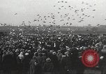 Standbild Tauben freigegeben Jackson Heights Long Island New York USA, 1932, aus Sekunde 11 historischem Filmmaterial Videoclip 65675062521
