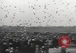 Standbild Tauben freigegeben Jackson Heights Long Island New York USA, 1932, aus Sekunde 20 historischem Filmmaterial Videoclip 65675062521
