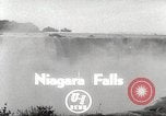 Standbild William Hill Tod in Niagara Falls Zylinder Kanada Niagara Falls, 1951, aus Sekunde 3 historischem Filmmaterial Videoclip 65675062531