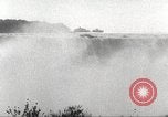 Standbild William Hill Tod in Niagara Falls Zylinder Kanada Niagara Falls, 1951, aus Sekunde 4 historischem Filmmaterial Videoclip 65675062531