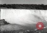 Standbild William Hill Tod in Niagara Falls Zylinder Kanada Niagara Falls, 1951, aus Sekunde 37 historischem Filmmaterial Videoclip 65675062531