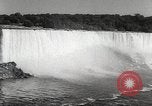 Standbild William Hill Tod in Niagara Falls Zylinder Kanada Niagara Falls, 1951, aus Sekunde 38 historischem Filmmaterial Videoclip 65675062531