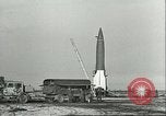 Standbild V-2 Raketen Deutschland, 1943, aus Sekunde 4 historischem Filmmaterial Videoclip 65675062545