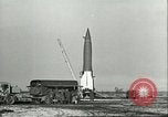 Standbild V-2 Raketen Deutschland, 1943, aus Sekunde 7 historischem Filmmaterial Videoclip 65675062545