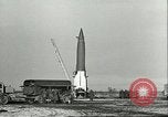 Standbild V-2 Raketen Deutschland, 1943, aus Sekunde 8 historischem Filmmaterial Videoclip 65675062545