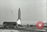 Standbild V-2 Raketen Deutschland, 1943, aus Sekunde 11 historischem Filmmaterial Videoclip 65675062545