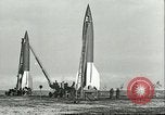 Standbild V-2 Raketen Deutschland, 1943, aus Sekunde 33 historischem Filmmaterial Videoclip 65675062545