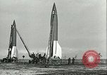 Standbild V-2 Raketen Deutschland, 1943, aus Sekunde 34 historischem Filmmaterial Videoclip 65675062545