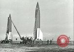 Standbild V-2 Raketen Deutschland, 1943, aus Sekunde 38 historischem Filmmaterial Videoclip 65675062545