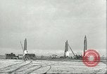 Standbild V-2 Raketen Deutschland, 1943, aus Sekunde 44 historischem Filmmaterial Videoclip 65675062545
